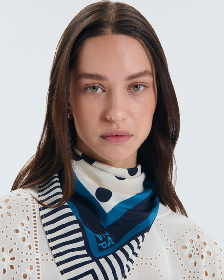 Foulard ernest foulard en soie imprim&eacute; zapa