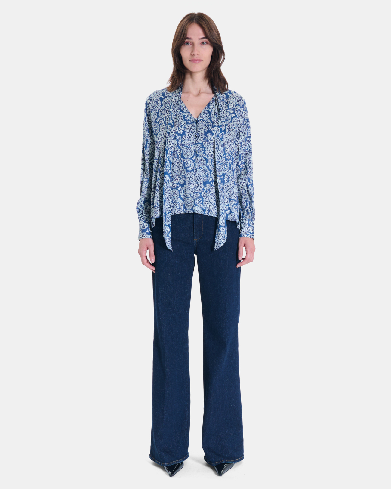 Chemise Cheryn Chemise imprim&eacute; cachemire bleu et beige &agrave; col lavalli&egrave;re ZAPA