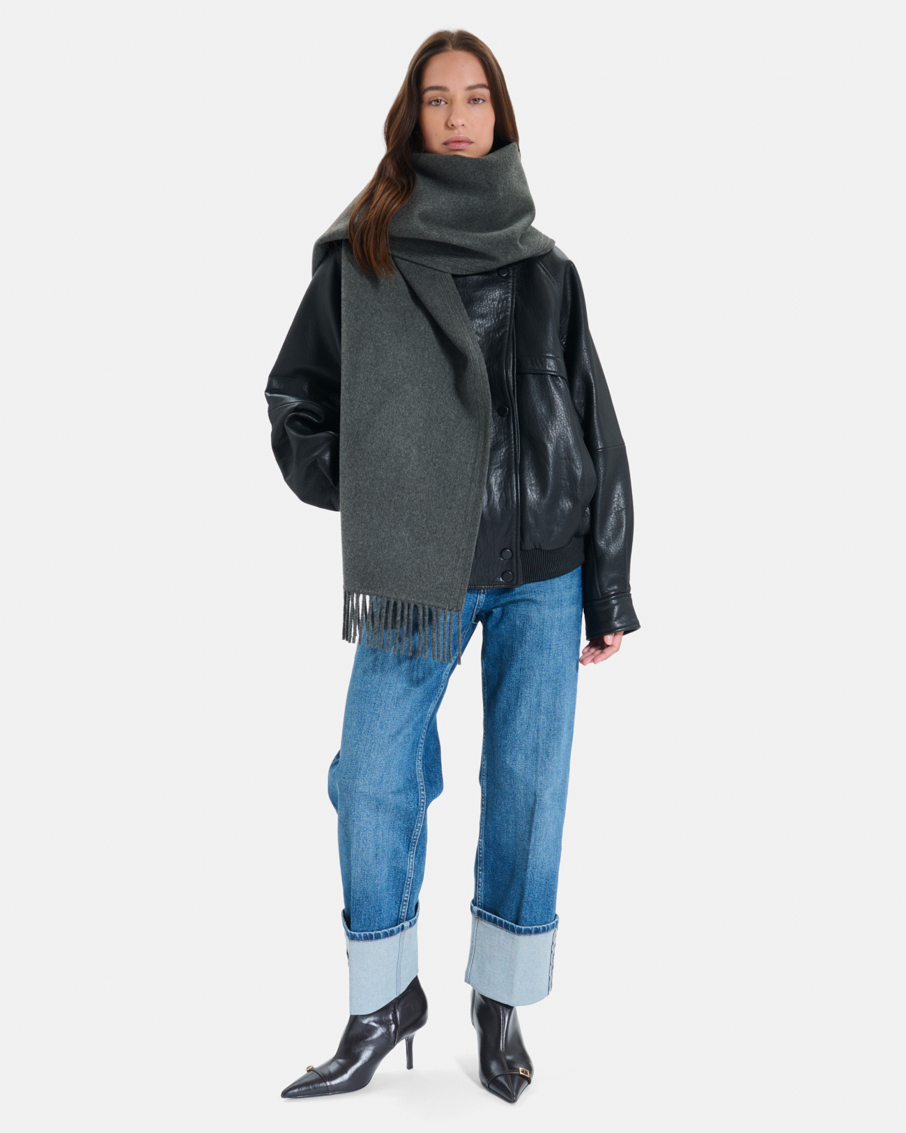 Echarpe Elise &Eacute;charpe unie en laine taupe &agrave; franges ZAPA